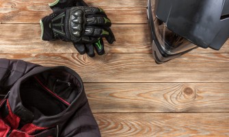 Τα απαραίτητα αξεσουάρ για την προστασία στη μηχανή!